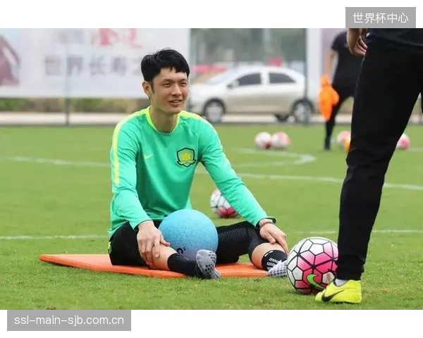 马什教练组微调高位压迫体系,提升了前场紧逼效率,但也对边后卫的体能储备提出更高要求。 马什教练组微调高位压迫体系,提升了前场紧逼效率,但也对边后卫的体能储备提出更高要求。